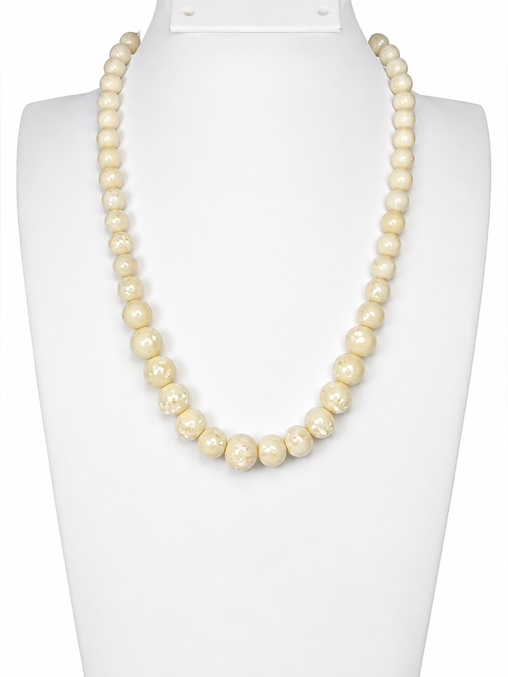 Vintage Japan Graduated Cream Bead Necklace with Iridescent Inclusions